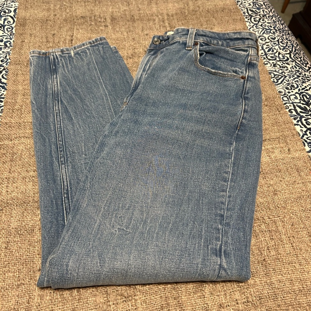 Abercrombie & Fitch, The Mom high rise Jean. Size 8L